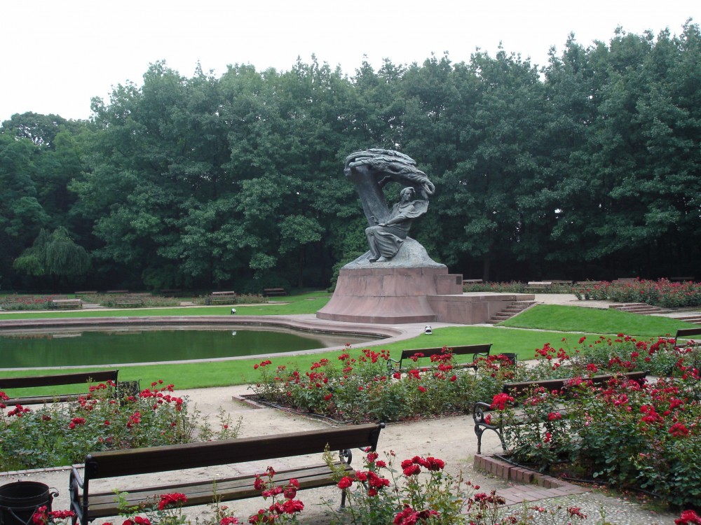 monumento a chopin varsovia